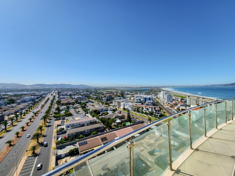 4 Bedroom Property for Sale in Waves Edge Western Cape